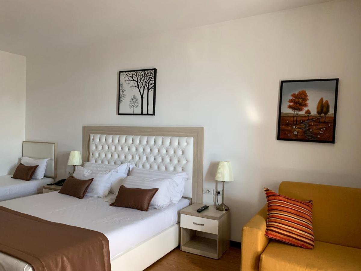 Hotel Bleart Shkallnur Bagian luar foto