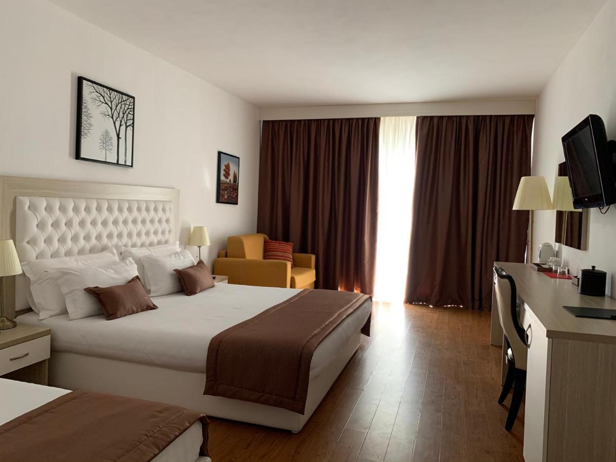Hotel Bleart Shkallnur Bagian luar foto