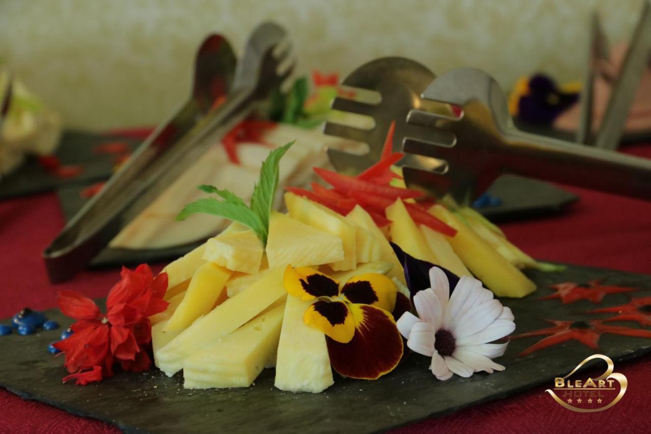 Hotel Bleart Shkallnur Bagian luar foto