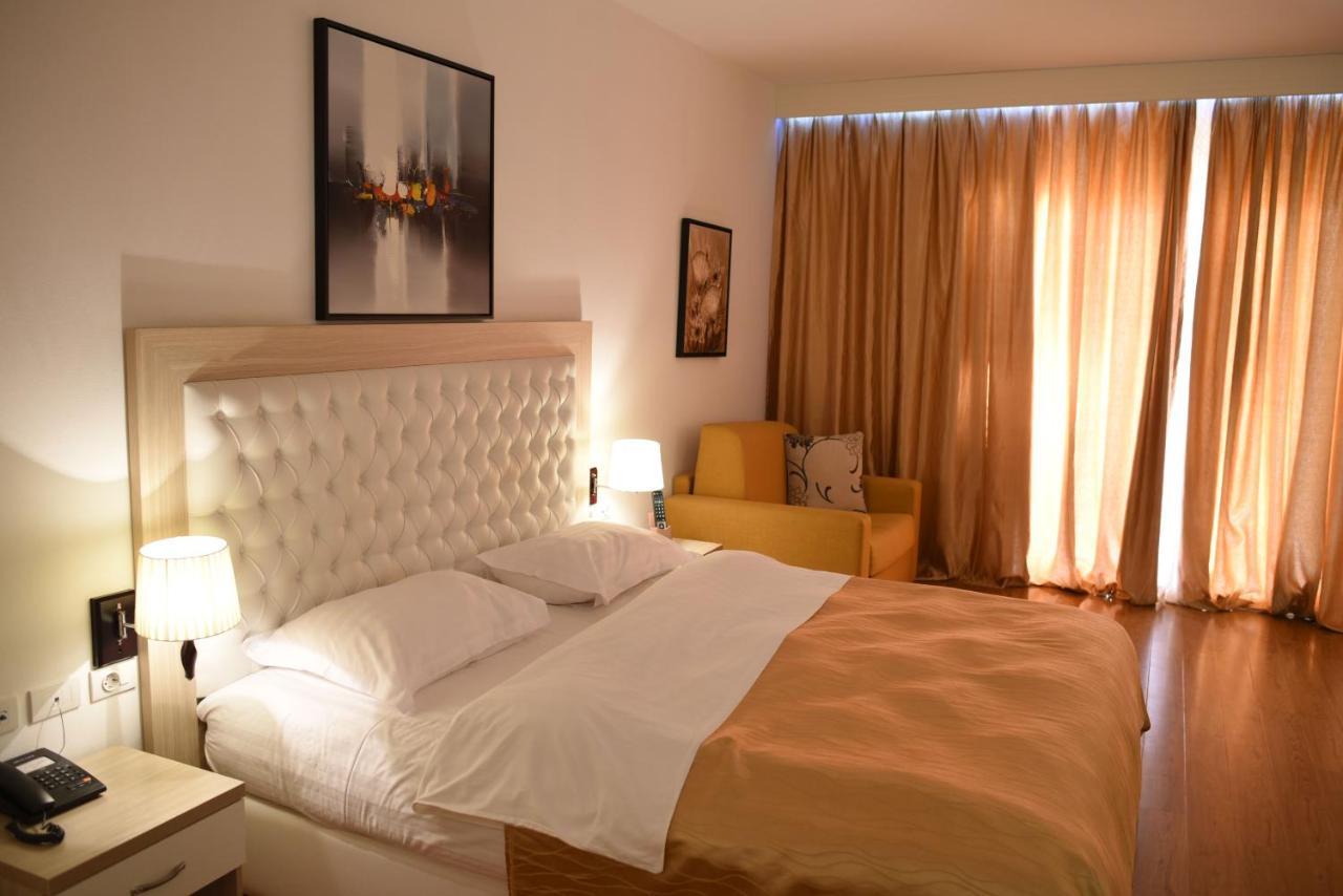 Hotel Bleart Shkallnur Bagian luar foto
