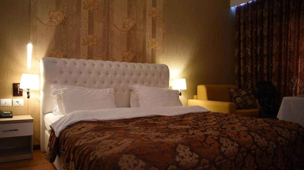 Hotel Bleart Shkallnur Bagian luar foto