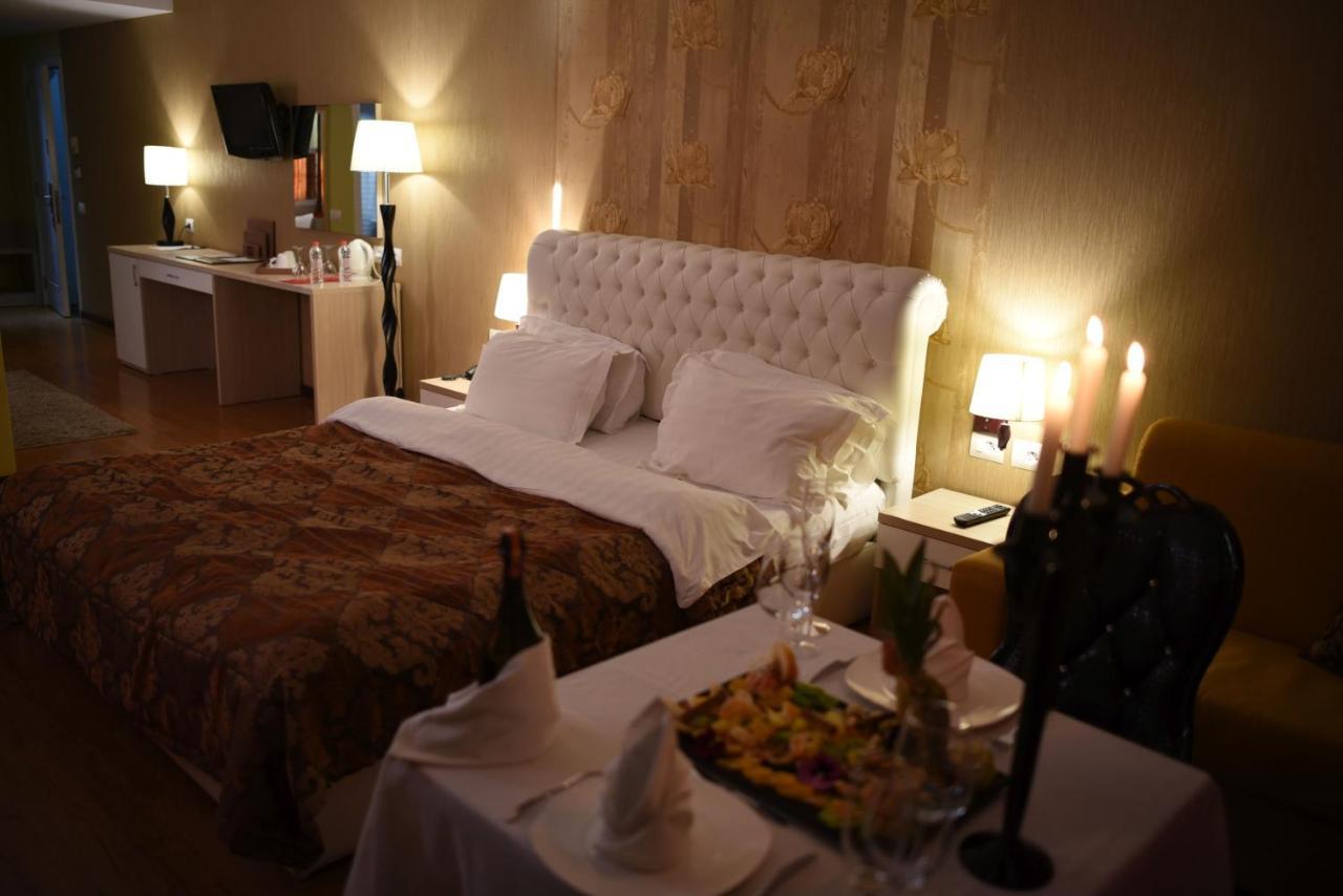 Hotel Bleart Shkallnur Bagian luar foto