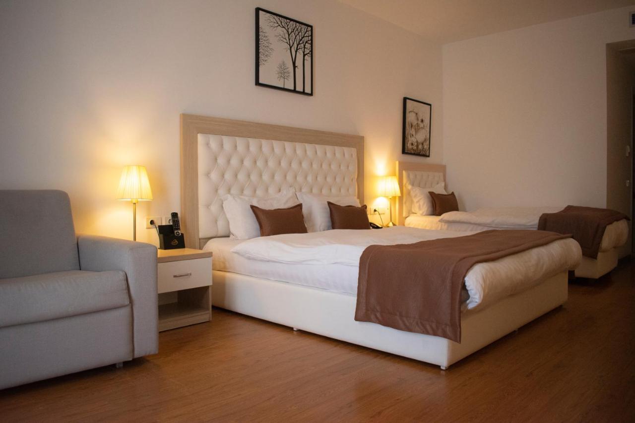 Hotel Bleart Shkallnur Bagian luar foto