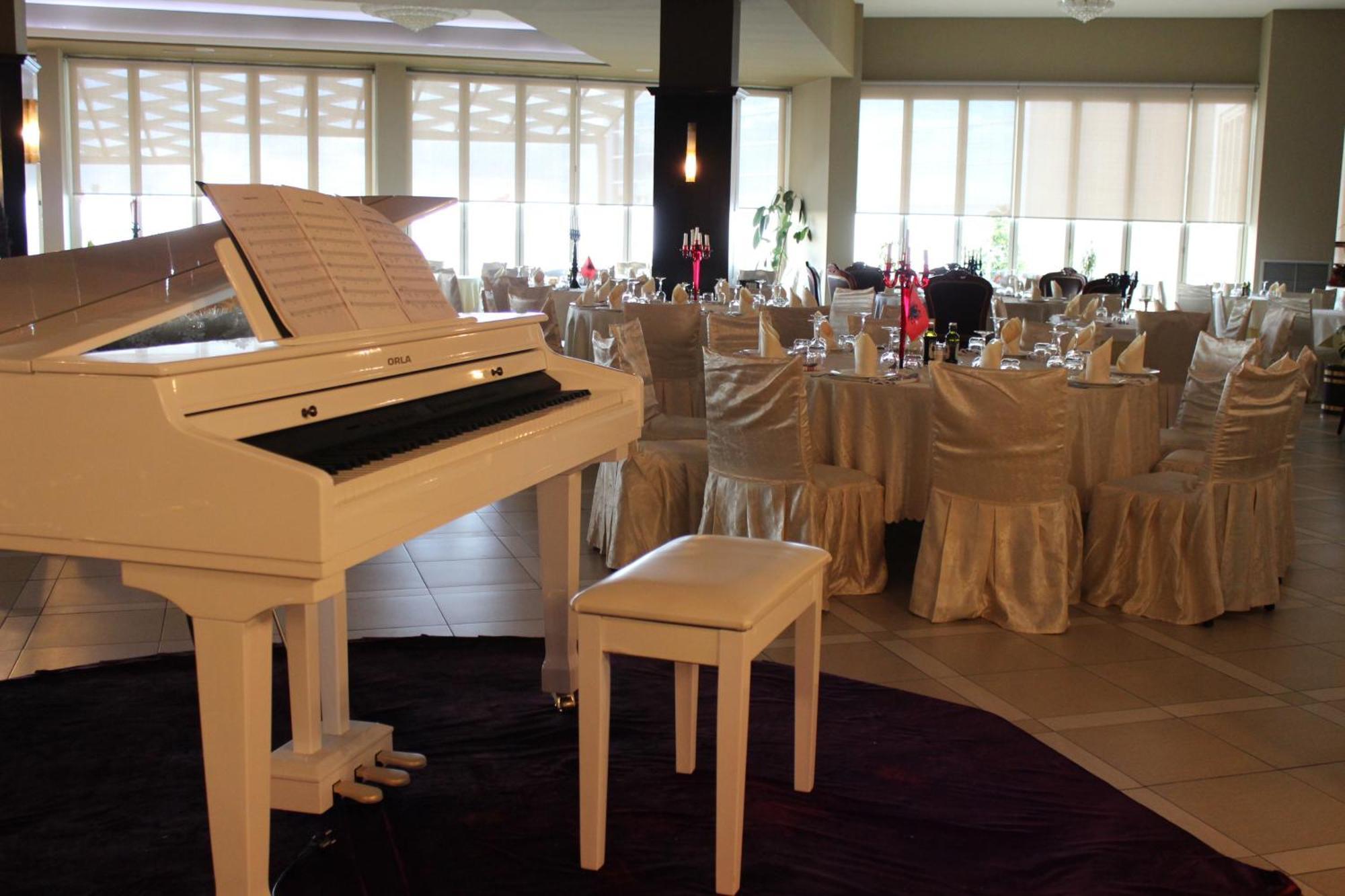 Hotel Bleart Shkallnur Bagian luar foto