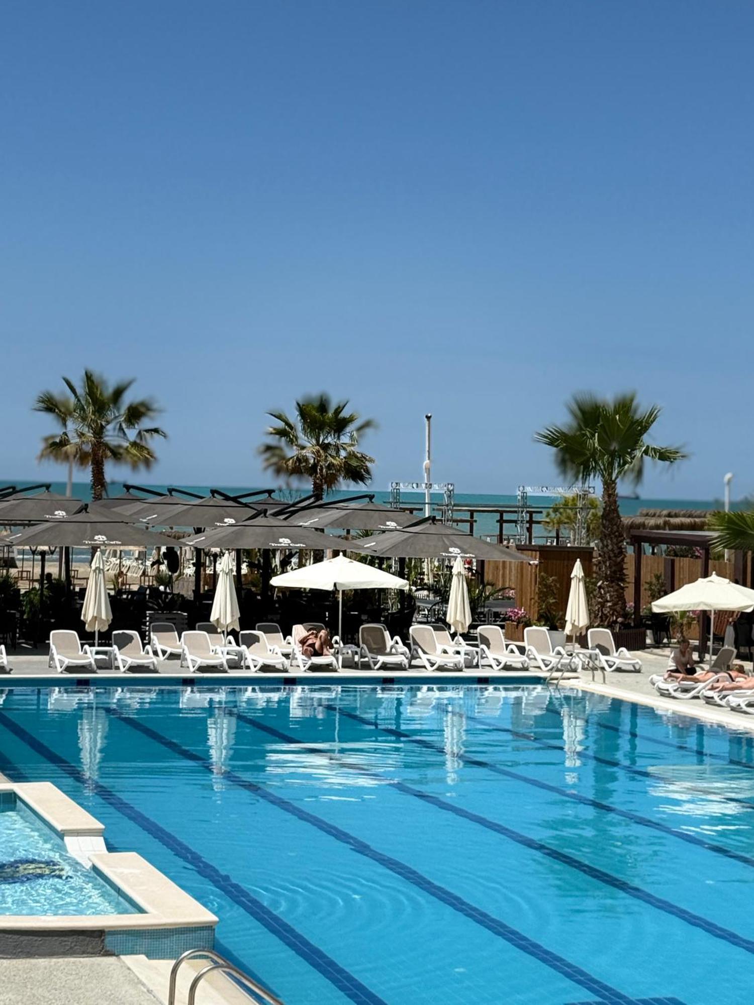 Hotel Bleart Shkallnur Bagian luar foto