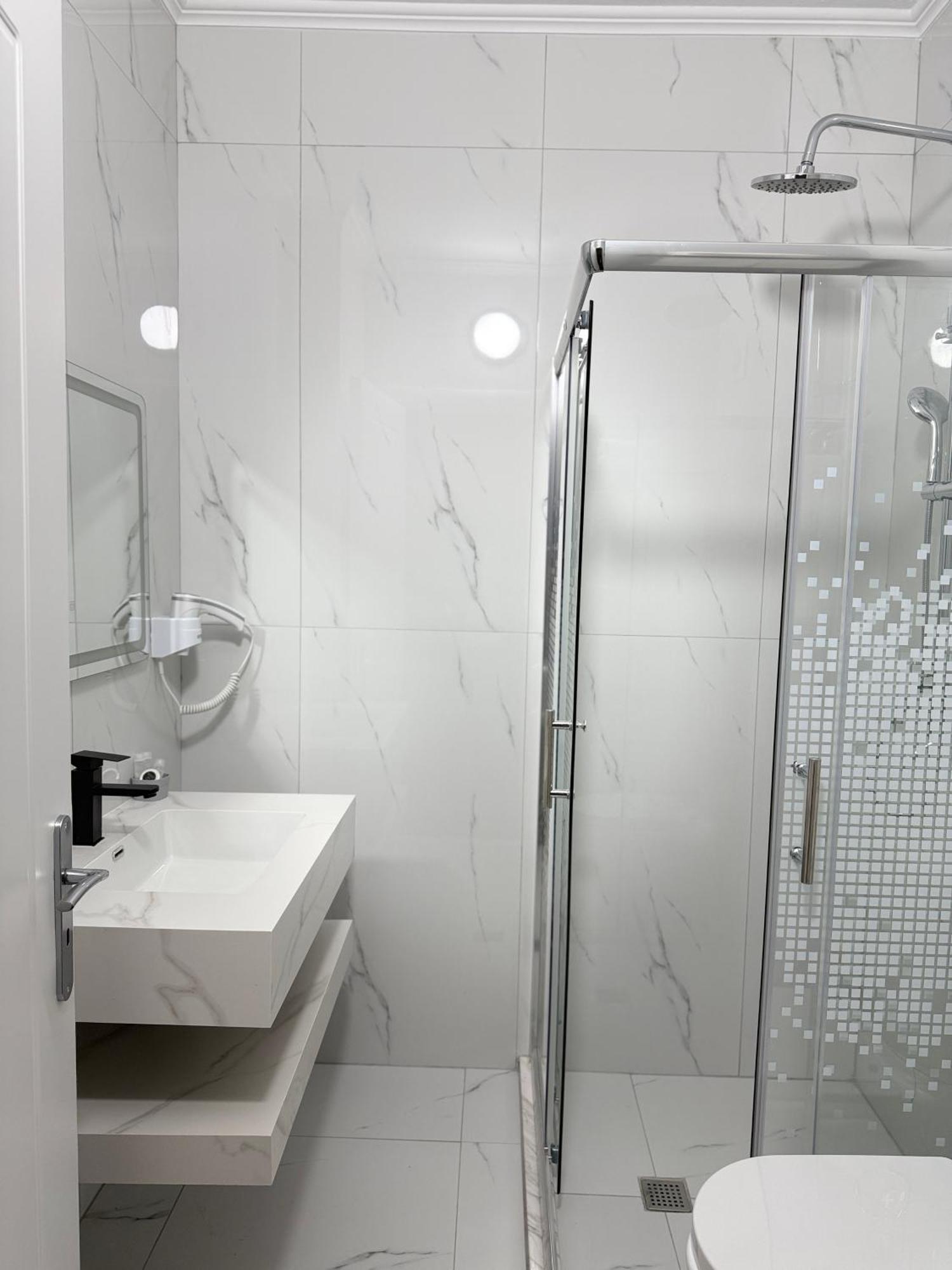 Hotel Bleart Shkallnur Bagian luar foto